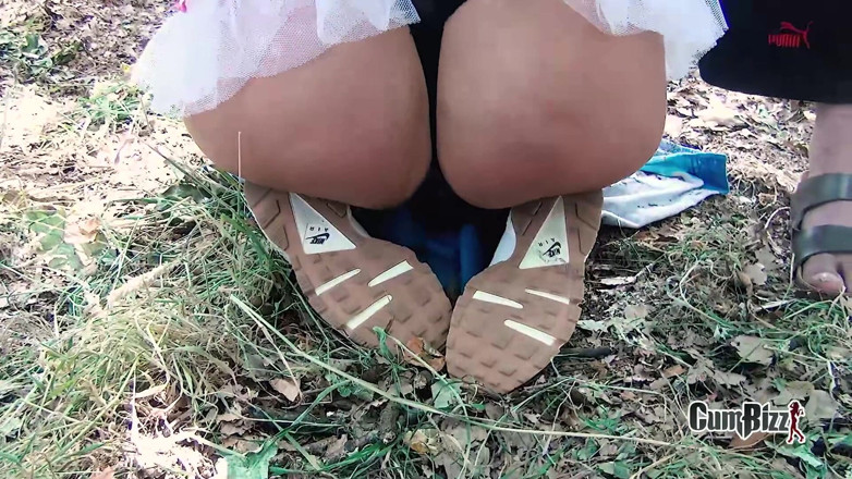 Cumbizz: Cumdumping outdoor Dutch teen whore