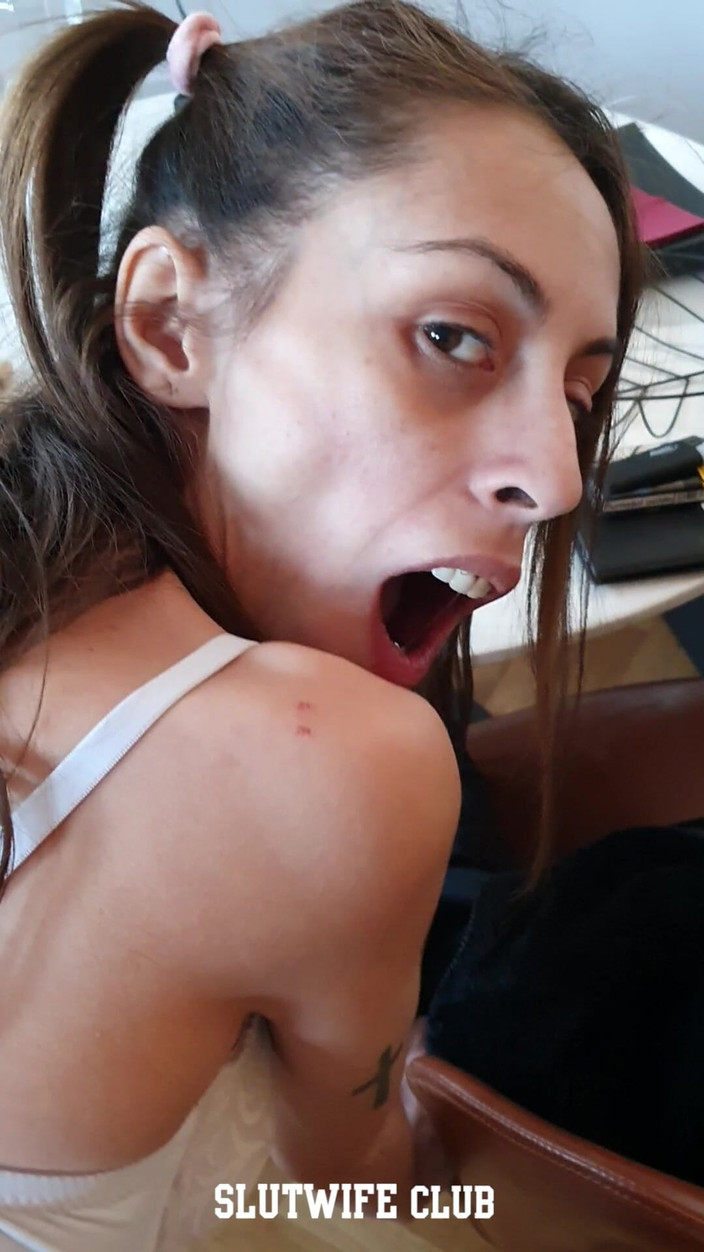 Slutwife Club: Bts：从穿衣到深喉 - candie cross在第一人称视角的亲密热身中被狠