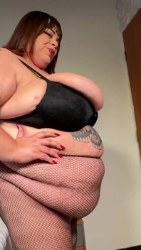 Thiên thần bụng bự Latinh bbw xinh đẹp và ngâm mình
