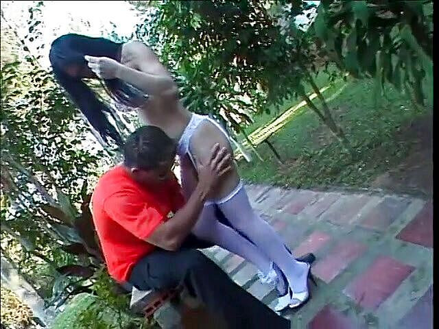 Shemales Tales: Tranny w bieliźnie dostaje twarz pełną spermy