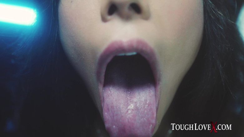 ToughLoveX: Camila Cortez, femme de ménage coquine, se fait discipliner