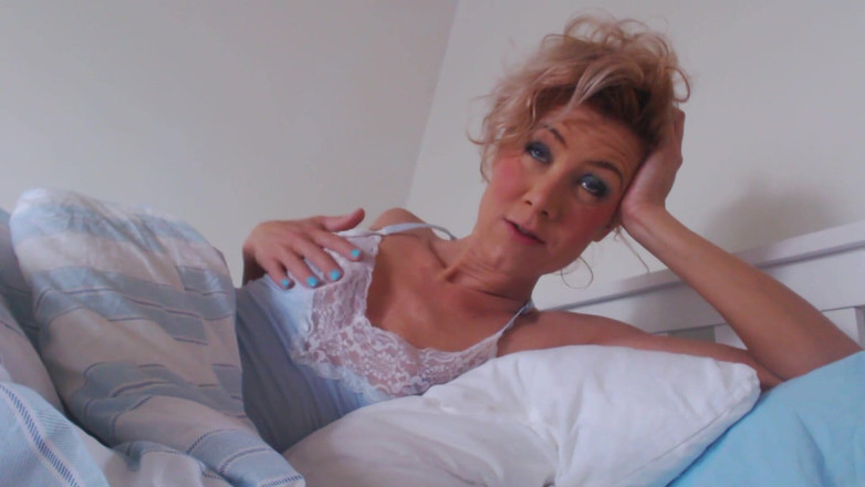 Lolacam: Маленькі цицьки в ліжку