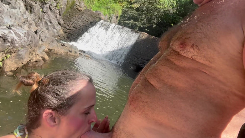 Suzy Wylde: Rychlovka u vodopádů v Sedmi posvátných bazénech