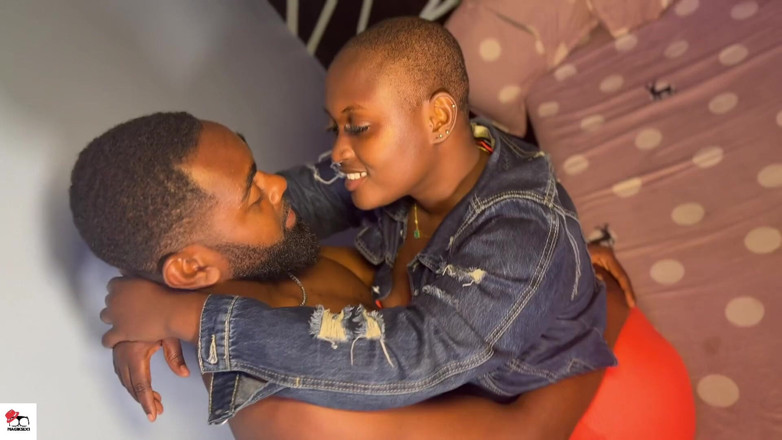 PornTone: Follada romántica entre pareja de ébano