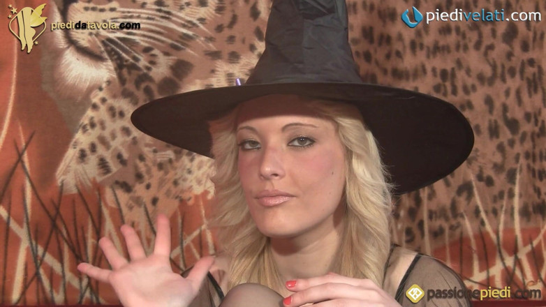 Foot Fetish HD: Christelle, sexy blonde chick rubs her lovely feet in close...