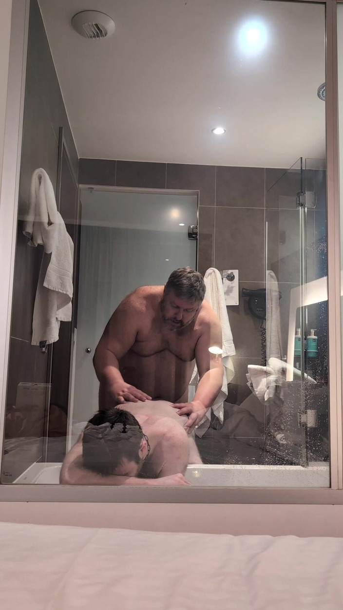 Mart_the_cat: Nevlastní otec mě šuká v koupelně