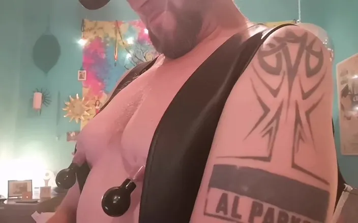 Monster_Meat_: Pumping tits and bouncing show