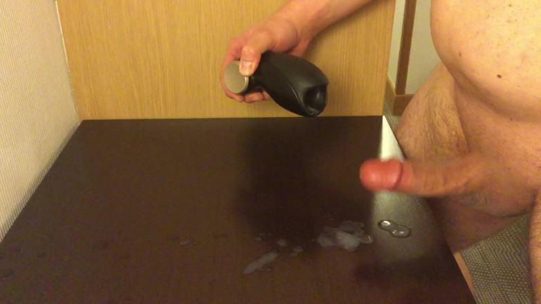 Anon0113: Triple cumshot di kamar hotelku pakai vibrator glans pabrik yang...