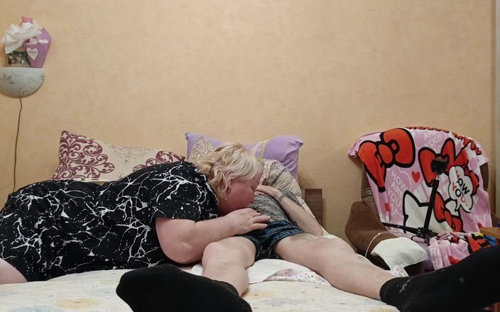 Zona901: La vicina succhia fino all'ultima goccia di sborra fuori dal...