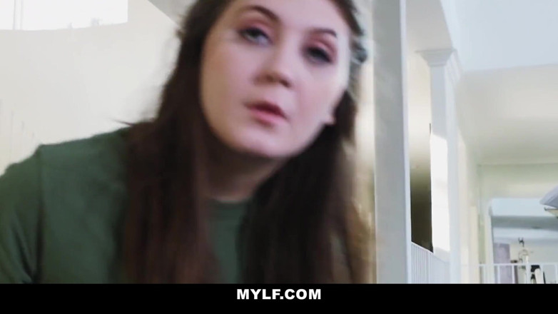 Mylf Official: Svlékání pro moji macechu