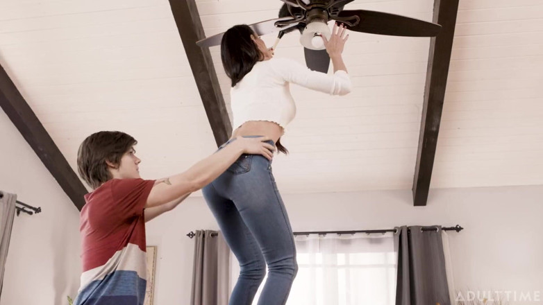 Mommys Boy: Cậu bé của mẹ - cậu bé may mắn kiếm được một...
