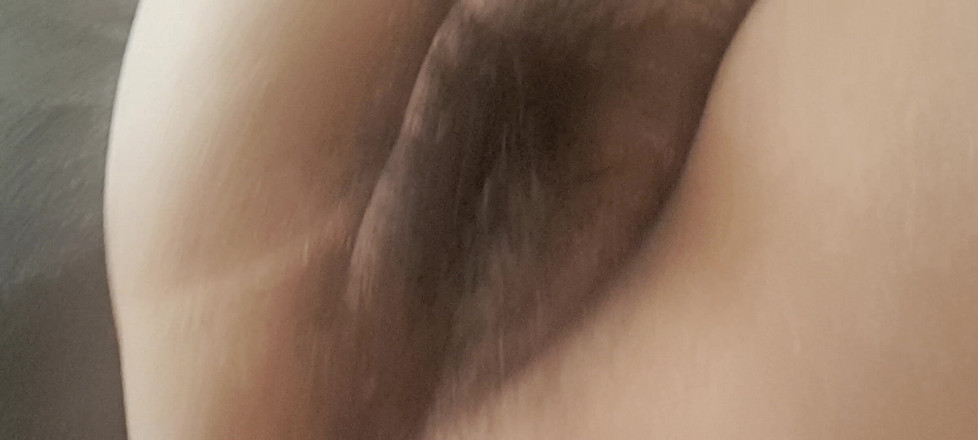 Mommy big hairy pussy: Madrasta mostrando seu corpo quente quer ser fodida