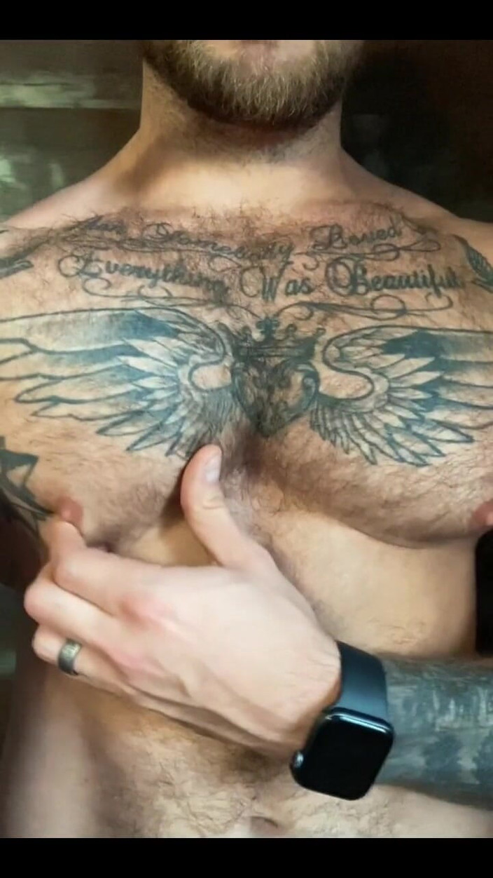 Leo Bayne: 장난스러운 느낌