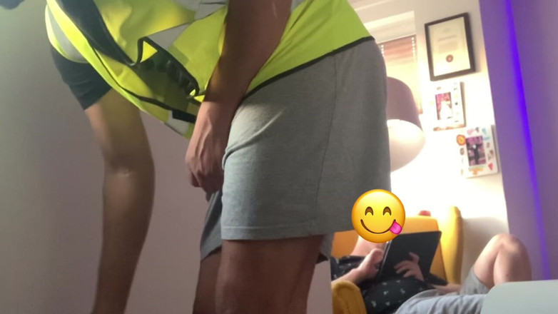 Hot dick in your ass: Beim Streichen der Wand wurde ich geil und wichst vor...