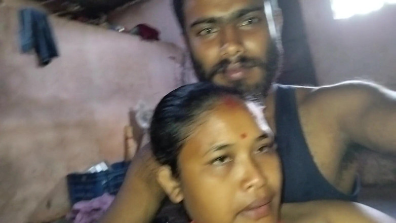 Mg3947731: Deshi hemlagad förspel