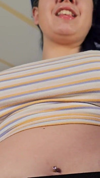 Interrompere la tua domina finisce in una lezione di stretching dei buchi: stretching del buco strap-on pov senza genere