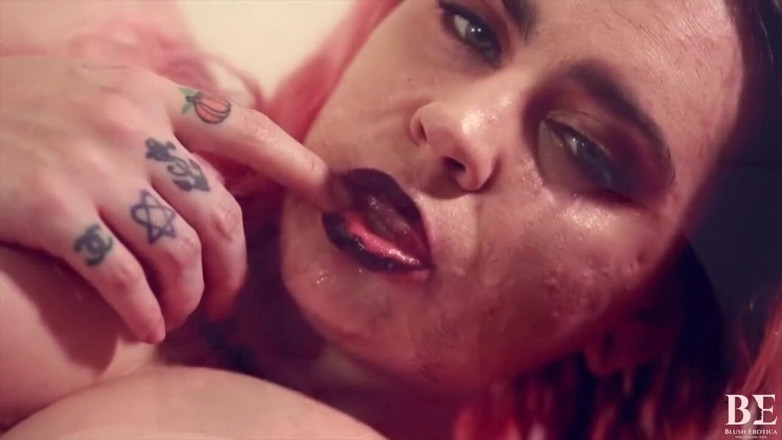Blush erotica: La moglie troia scopa il marito e lo succhia in...