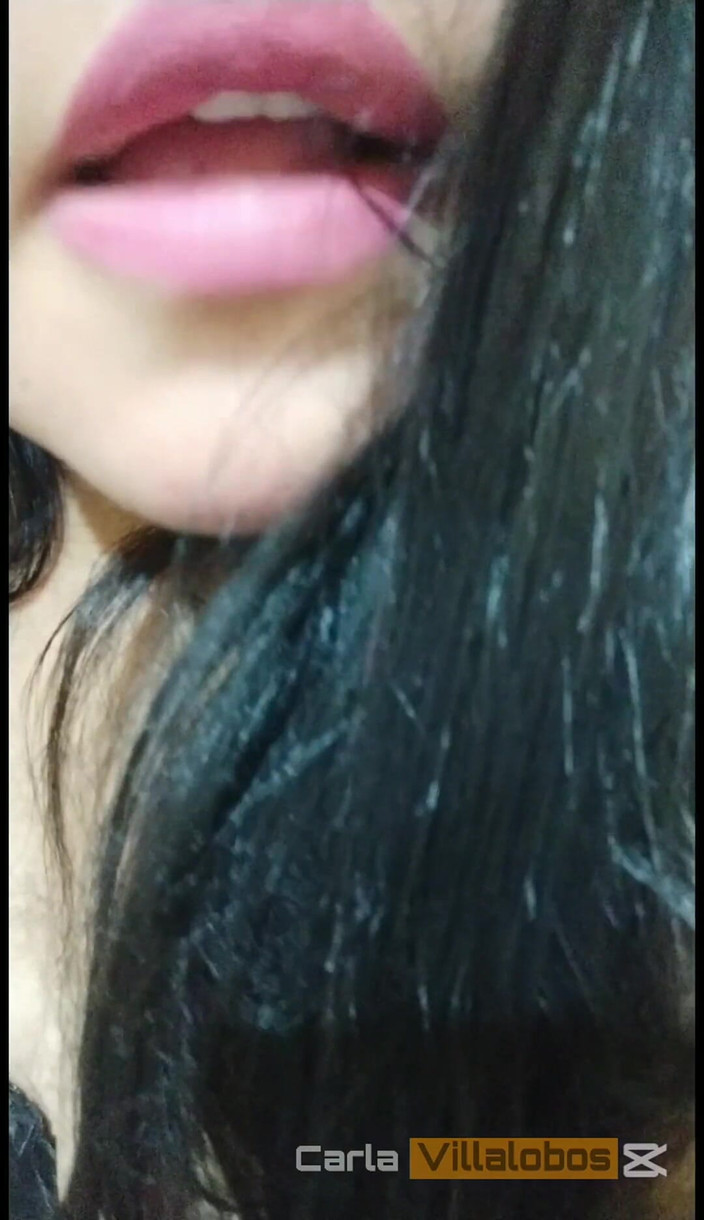 Carla Villalobos: 시오후키하기 위해 질에 기름을 붓다