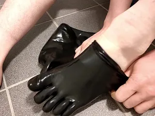 Spit into latex socks - Squeaky sounds