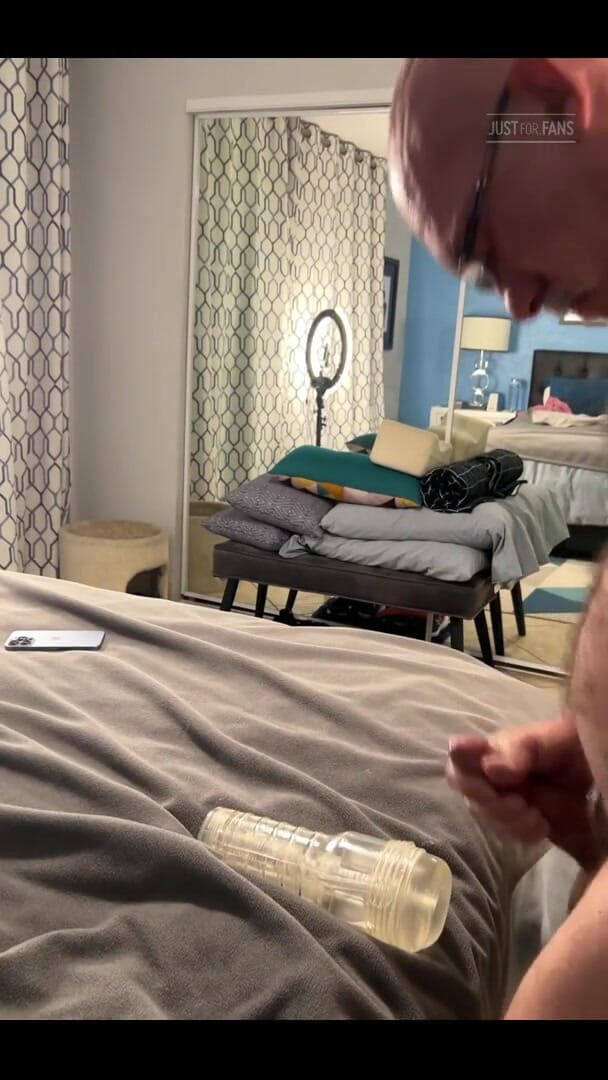Chet Ranger XXX: Masturbation
