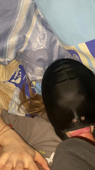 Cumqueen6914: Duro Con Una Máscara Y Lamiendo El Ano
