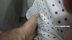 Gekke fantasie! Aaien in de trein vreemde man lift rok en raak mijn poesje aan op de metro en vond het leuk!