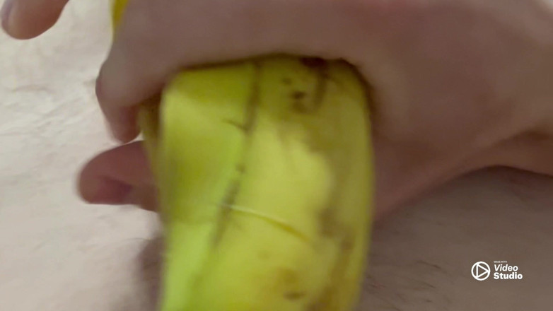 kevkev_01: Vier Mal Abspritzen. Es Macht Einfach Spaß in Eine Bananenschale...