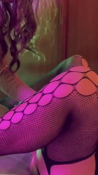 Banci terdesak kencing seluarnya untuk Sissygasm dan Enema Air Mani