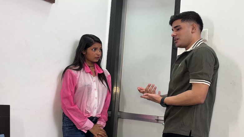 Punam Singh: สาววิทยาลัยอินเดียโทรหาแฟนหนุ่มที่บ้านและเย็ดกับเสียงภาษาฮินดีที่ชัดเจน