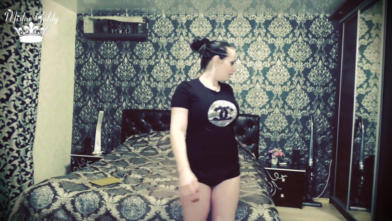 Goddess Misha Goldy: 101 sollevamenti di peso ripetute per la sfida del bicipite!