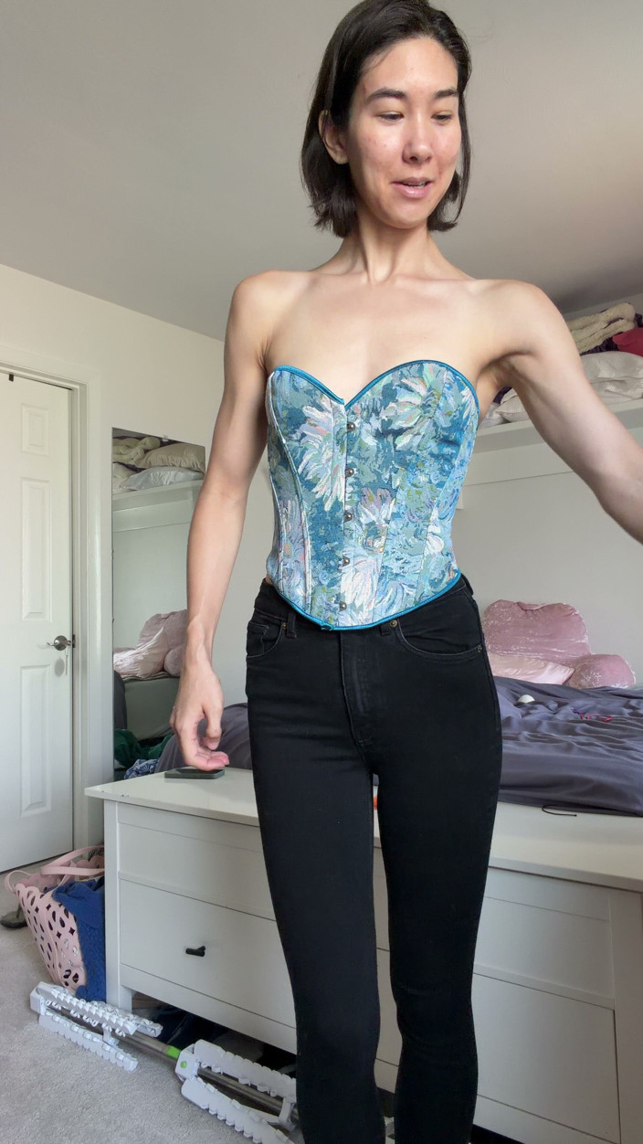 Ms_Emmy_Lynn: Roupa de jurado sexy