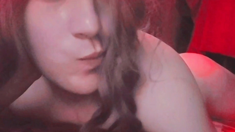 Kitty_Cross: स्कर्ट इतनी छोटी है कि यह प्यारा है