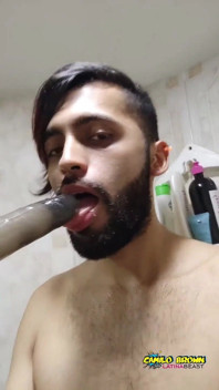 Aku lagi asik muasin memekku pakai dildo ukuran XL sampai muncrat banyak banget