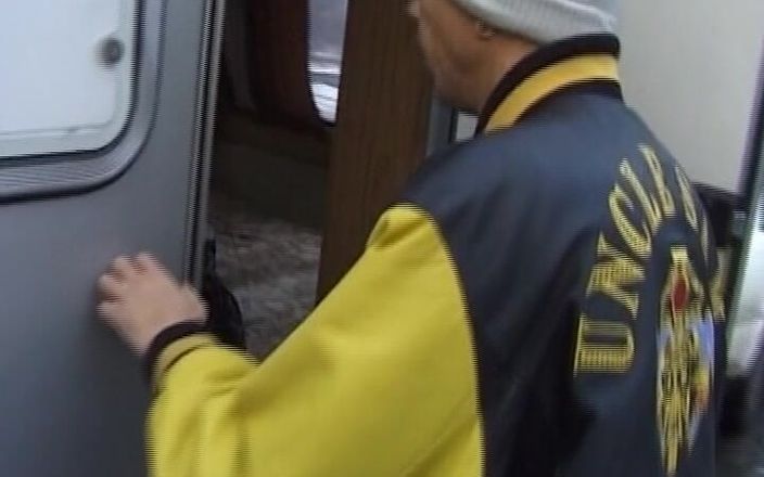 German amateur couples: Ošklivá blonďatá německá děvka tvrdě šuká před výstřikem