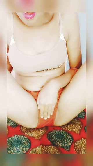 sweet18babyindia: Drobná indická teen sólo masturbace