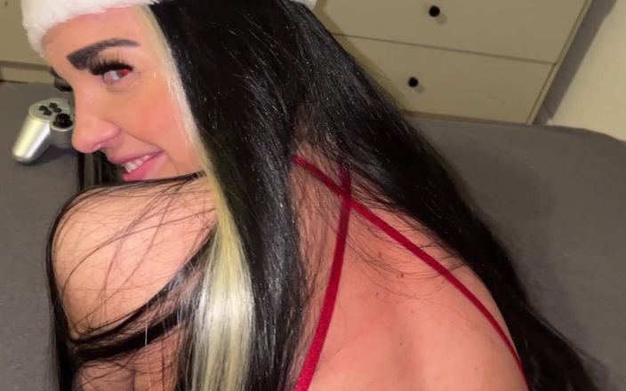 Mia XXX: 18 Miaxxx X-mas Gaming Girl