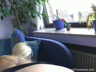 Dutch Fantasies: Awek blonde menghisap dan menunggang wang besar teman lelakinya