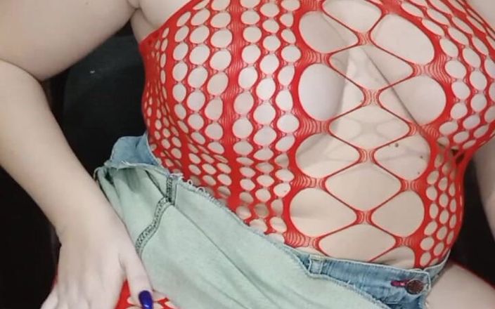 Whitekitten: Curvy Body, Showing Pussy, Sexy Fishnet