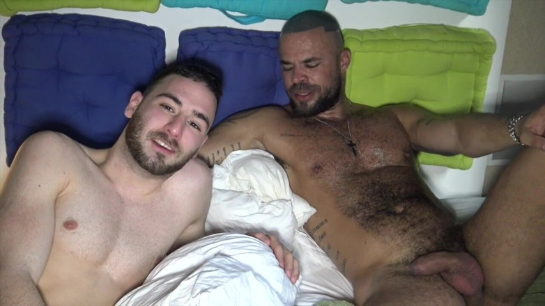Gaybareback: Невинний красунчик відтраханий без презерватива delta kobra