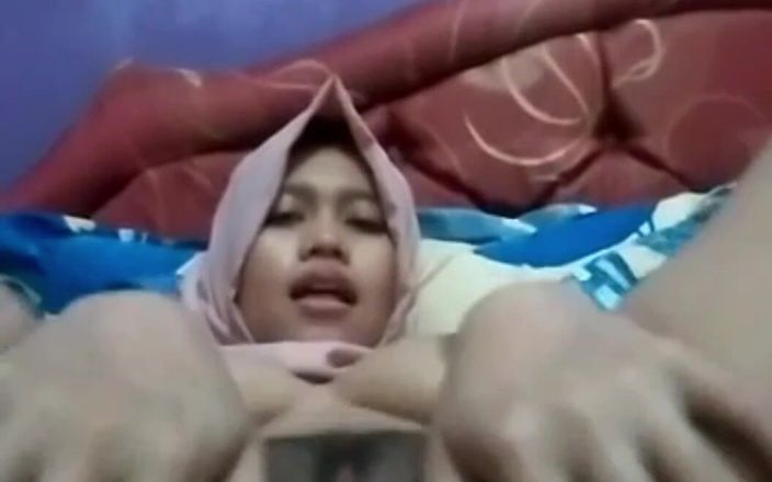 Jilbab69: Plug hijab vaginal après le bain
