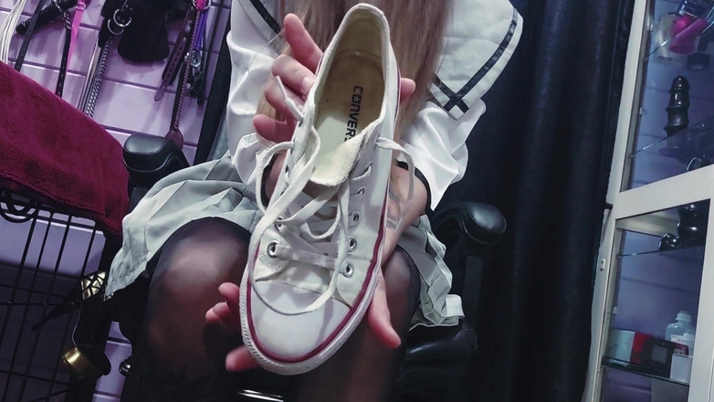 Mistress Priest: Anime Studentessa punto di vista Sneakers e piedi dominazione