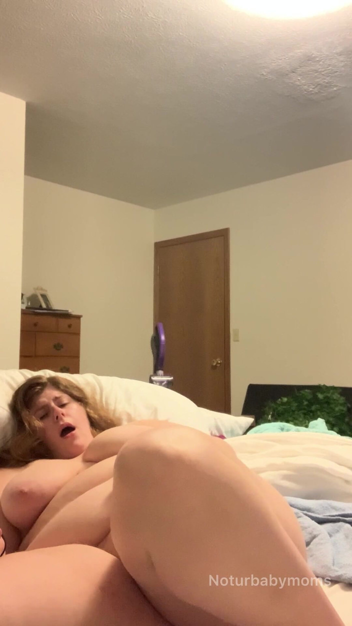 noturbabymoms: 15.45 iri güzel kadın pawg tek başına sikişiyor ve büyük...