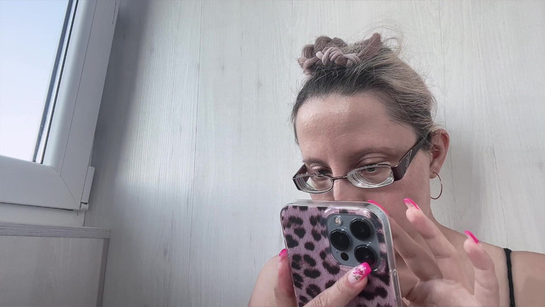 FinDom Goaldigger: Si banci asmr dengan gaun seksi lagi asik masunin bajunya...