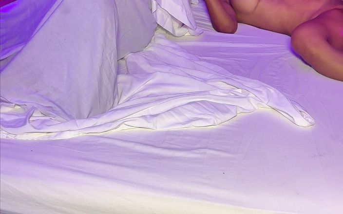 Leyne Rodriguez: İri göğüslü üvey anne leyne rodriguez azgın üvey oğlu tarafından aldatılan kocasının önünde...