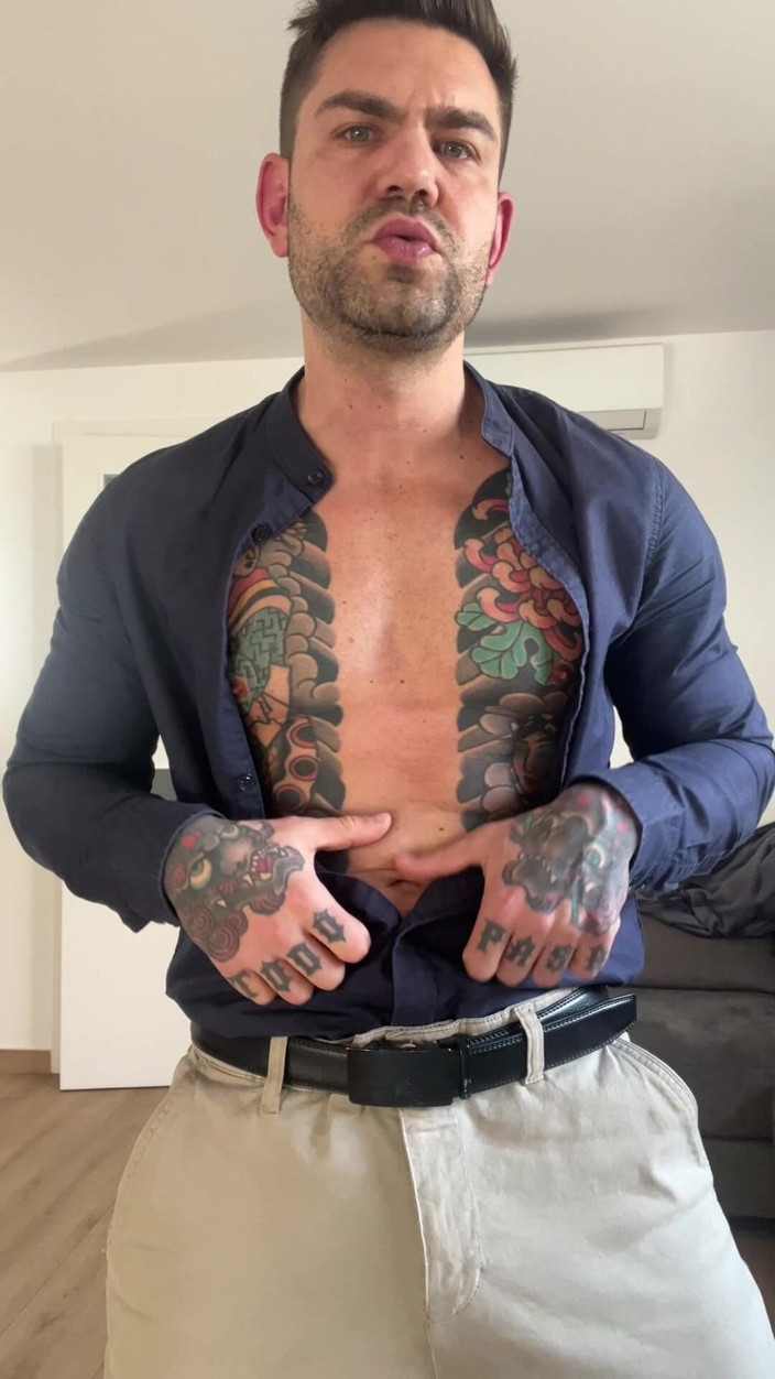 Juan Lucho Gay: Young Spanish Shows Everything