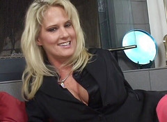 MILF my Cock: Milf se stará o kamaráda svého nevlastního syna