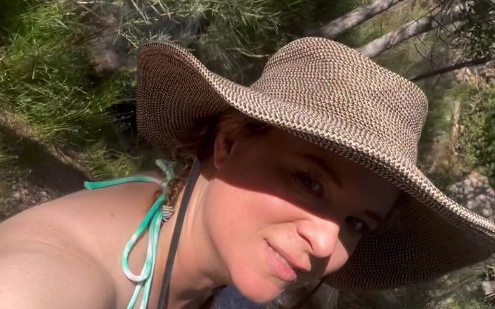 Erin Electra: Bikiny macecha u potoka