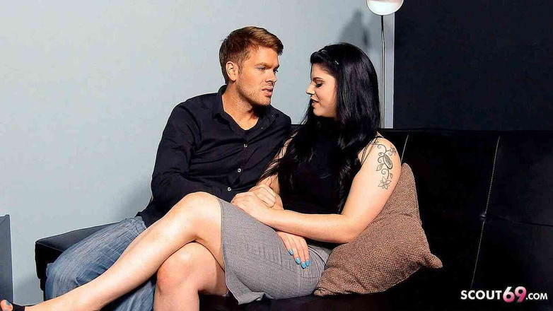 Full porn collection: Velká přírodní prsa a zadek kancelářská dívka Lucia Love mluví...