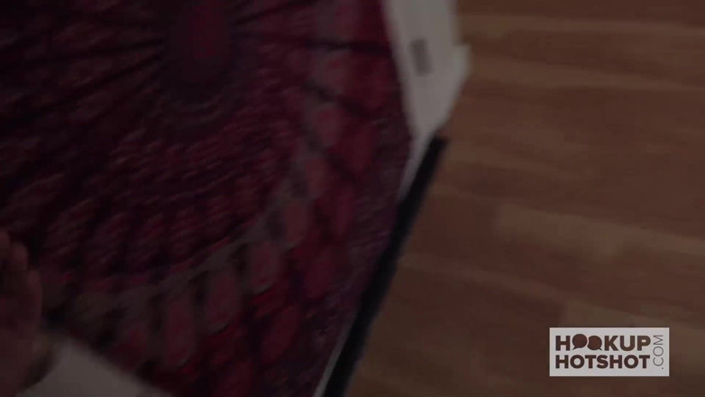 Hookup Hotshot: Emily Willis wordt anaal vernietigd door aansluiting hotshot