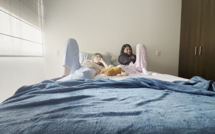 scarlettandc: Cea mai bună prietenă a mea mă învață cum să sug...